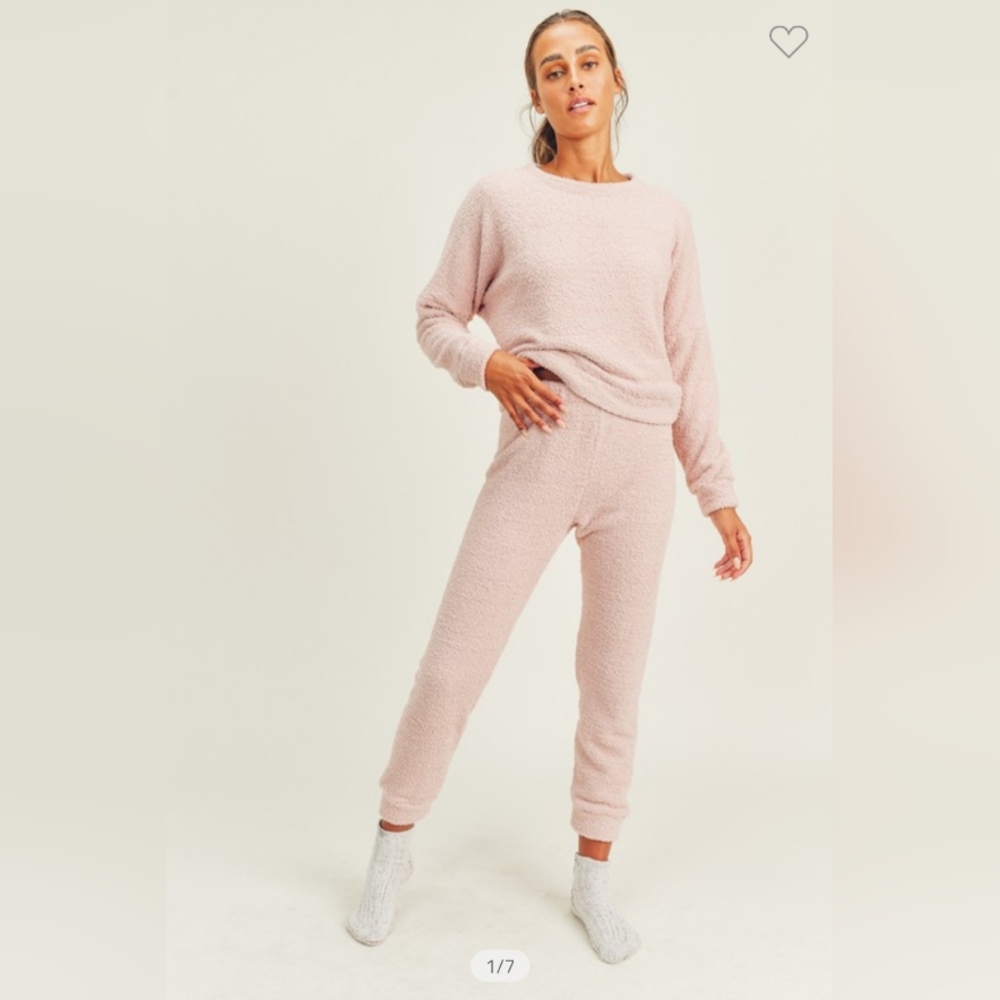 NWT sherpa lounge set